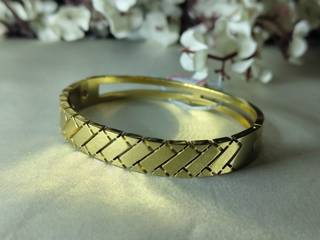 Chevron Textured Gold baby size Kadaa Bangle ✨