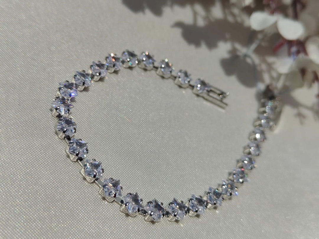 Elegant silver stone bracelet crafted with dazzling high-shine crystals for a timeless luxury look ✨
