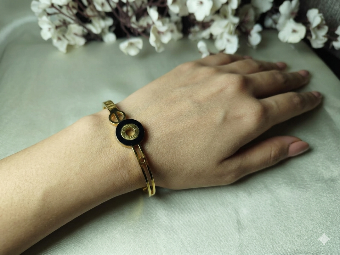 Minimalist Geometric Cuff Kada (Anti-Tarnish)