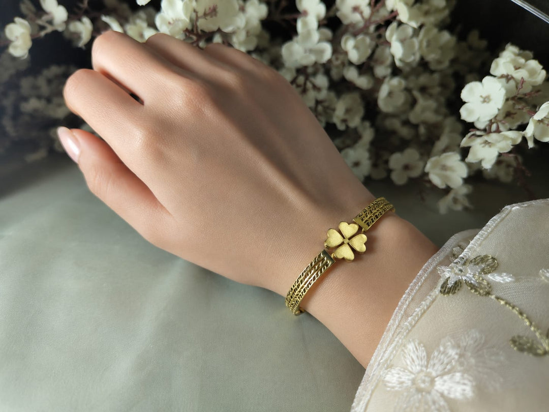 The Clover Charm Anti-Tarnish Kadaa