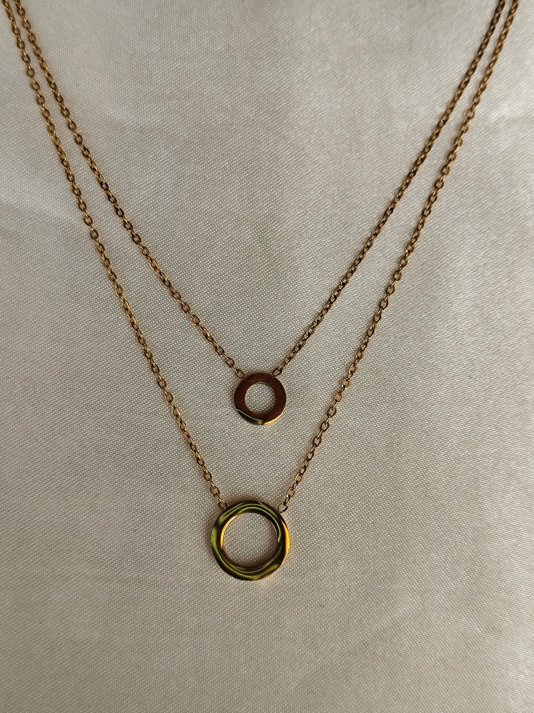 Elevate your everyday style with this elegant anti-tarnish double layer necklace ✨