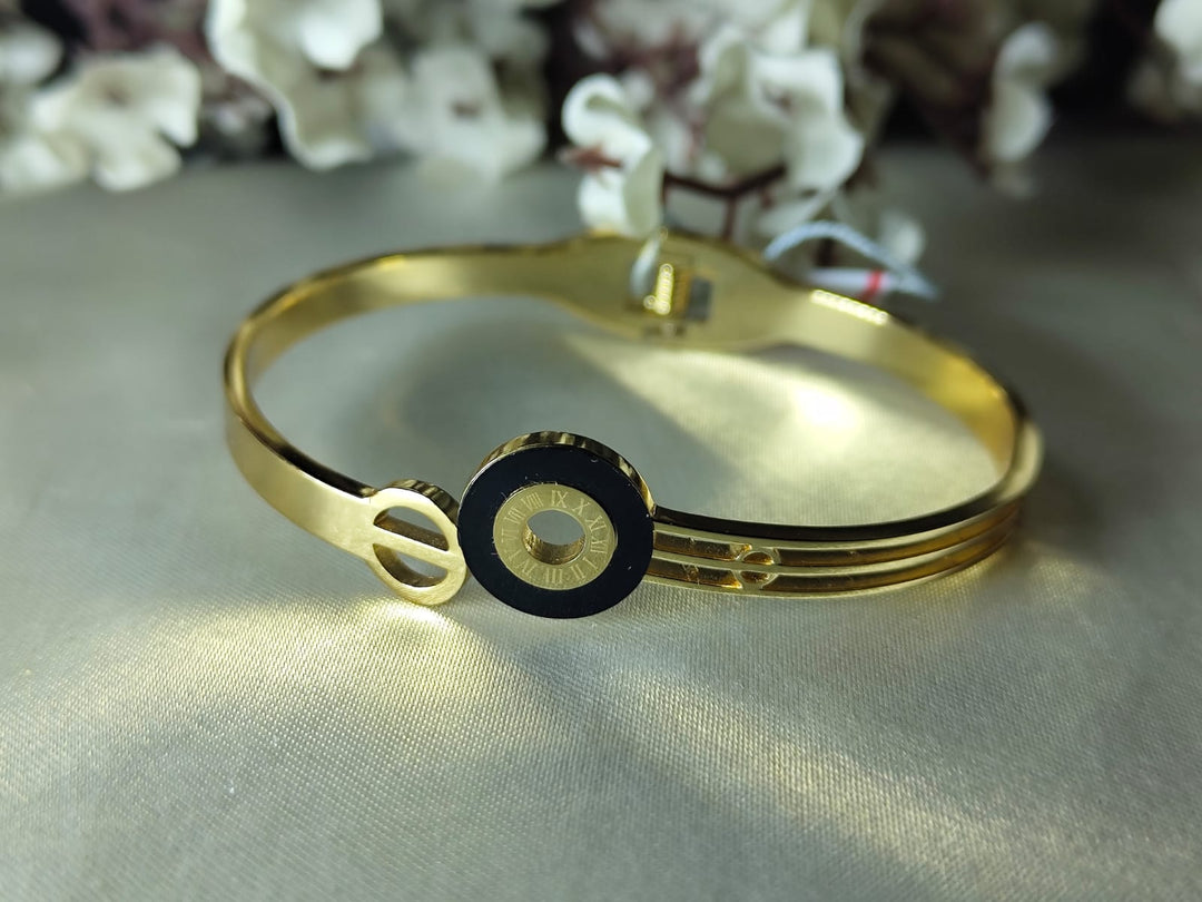 Minimalist Geometric Cuff Kada (Anti-Tarnish)