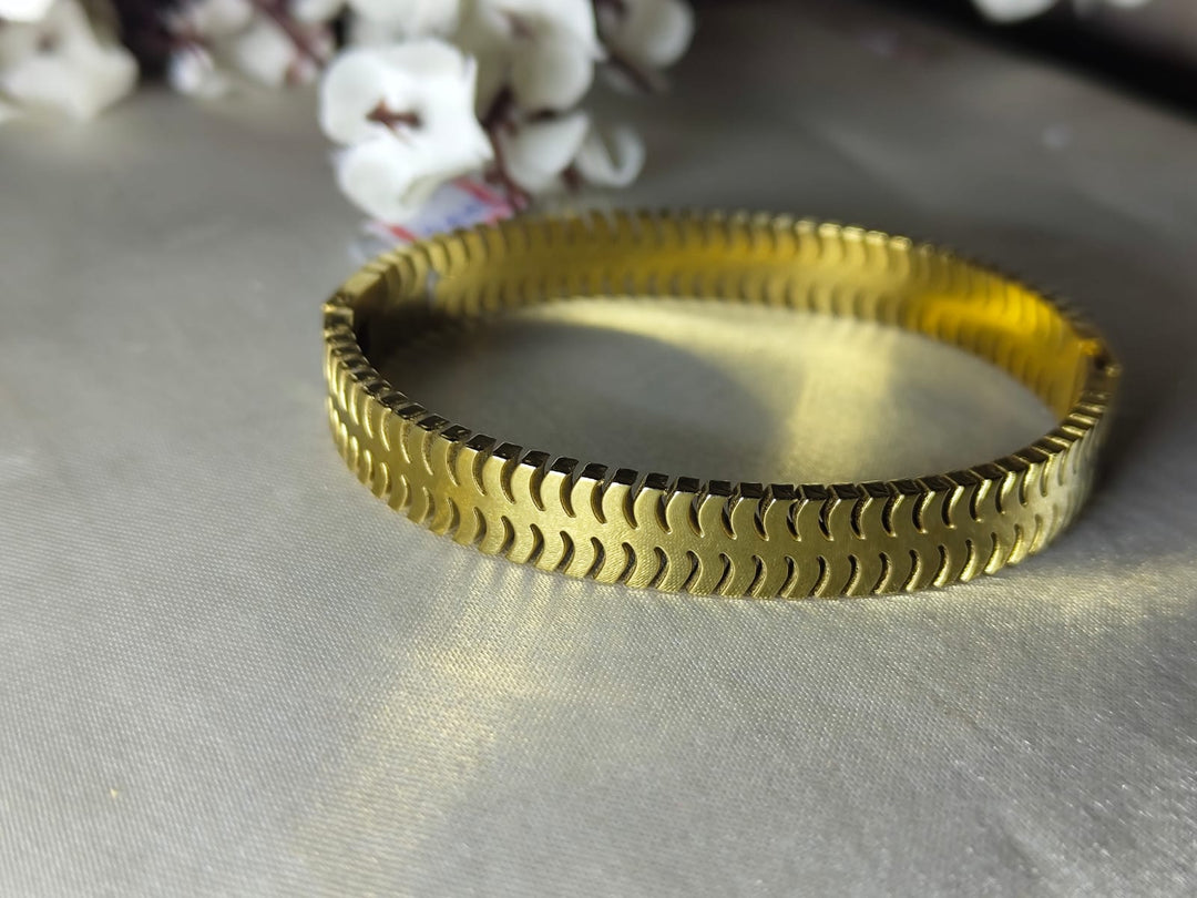The Timeless Interlock Anti-Tarnish Kadaa