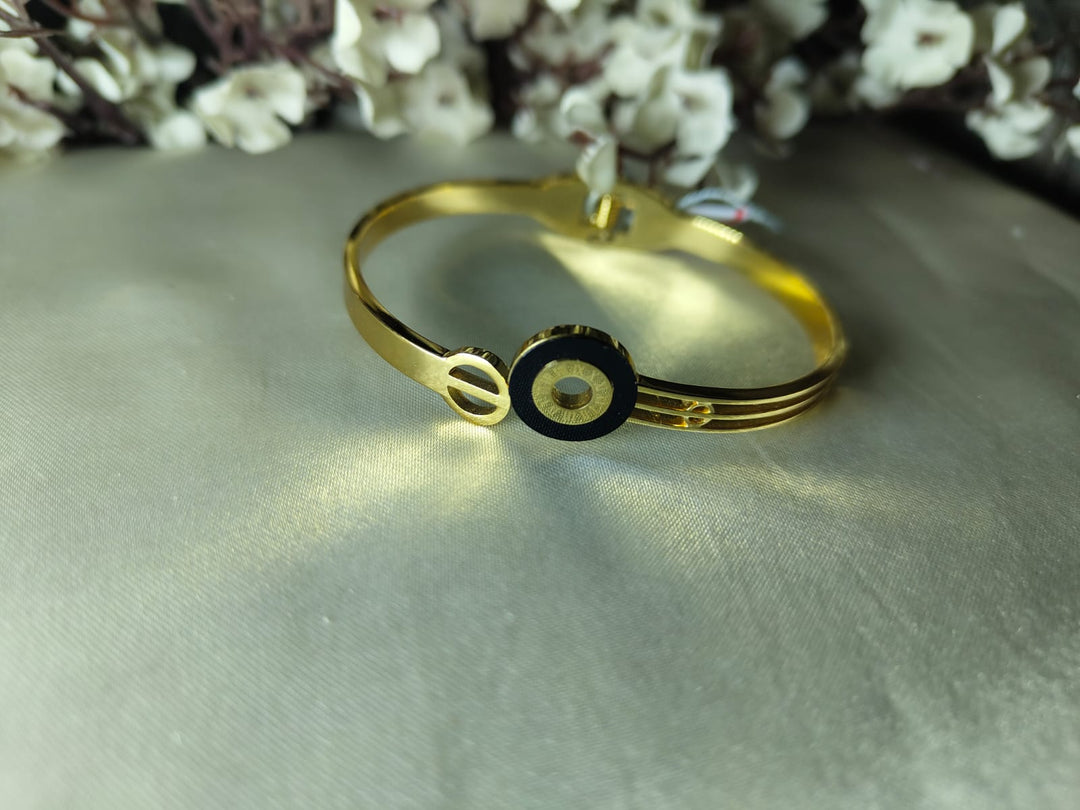 Minimalist Geometric Cuff Kada (Anti-Tarnish)