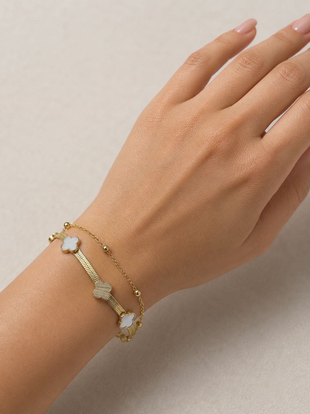 *Elegant Clover Dual-Layer Bracelet ✨**