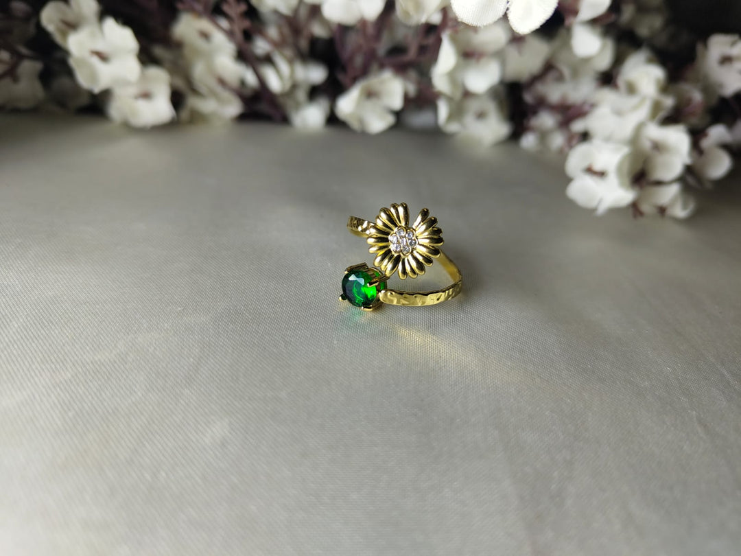 Bloom in elegance with this floral dual-ring design ✨