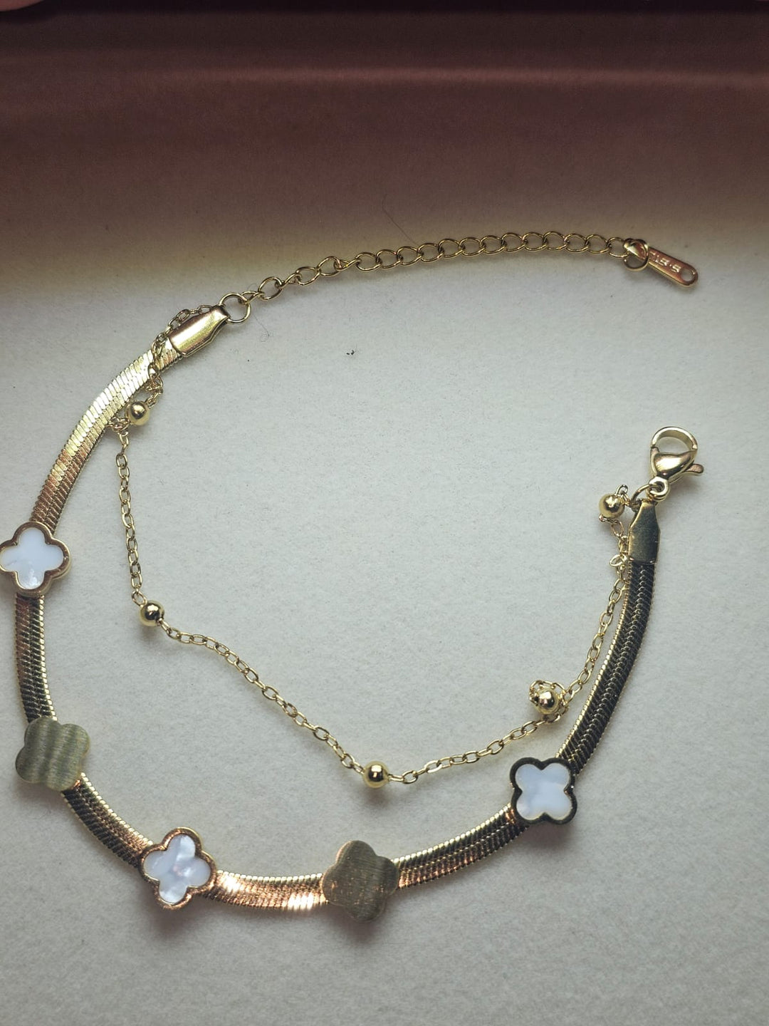 *Elegant Clover Dual-Layer Bracelet ✨**