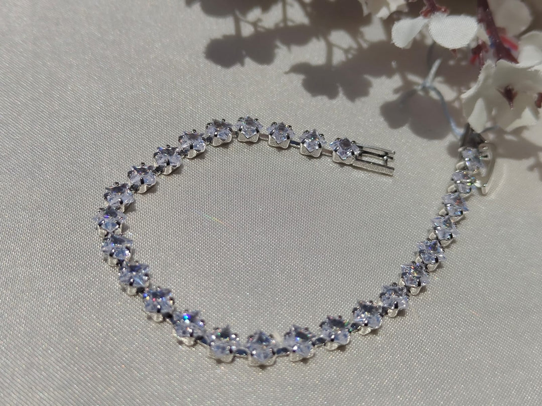 Elegant silver stone bracelet crafted with dazzling high-shine crystals for a timeless luxury look ✨