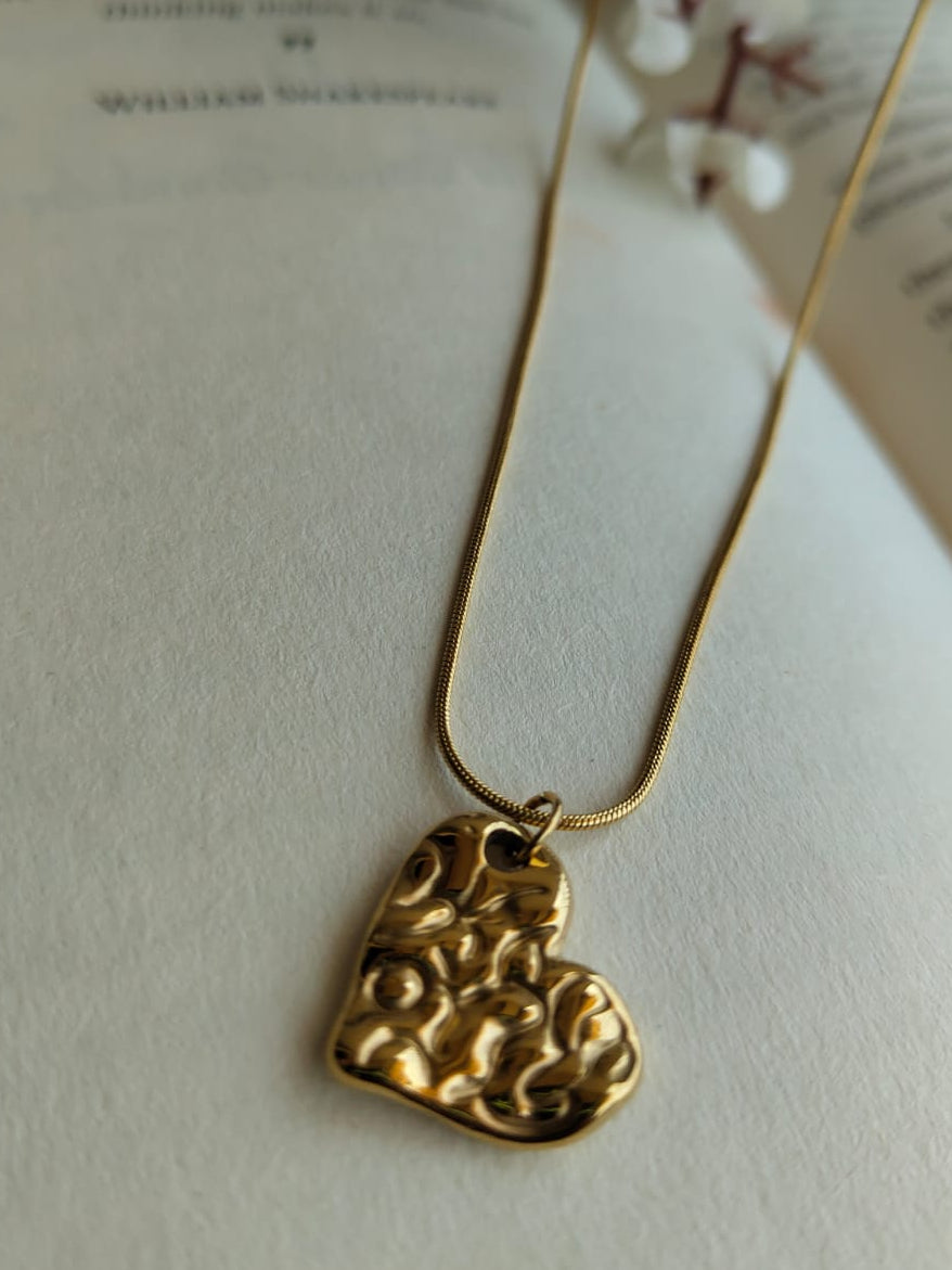 Stainless steel bumpy heart-shaped pendant and chain