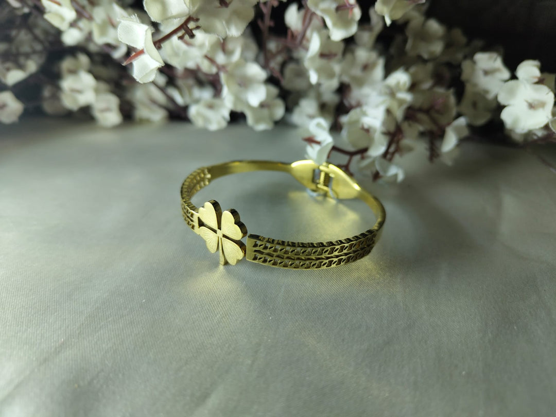 The Clover Charm Anti-Tarnish Kadaa