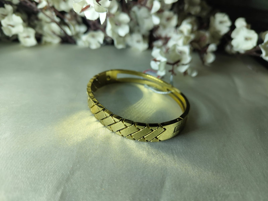 Chevron Textured Gold baby size Kadaa Bangle ✨