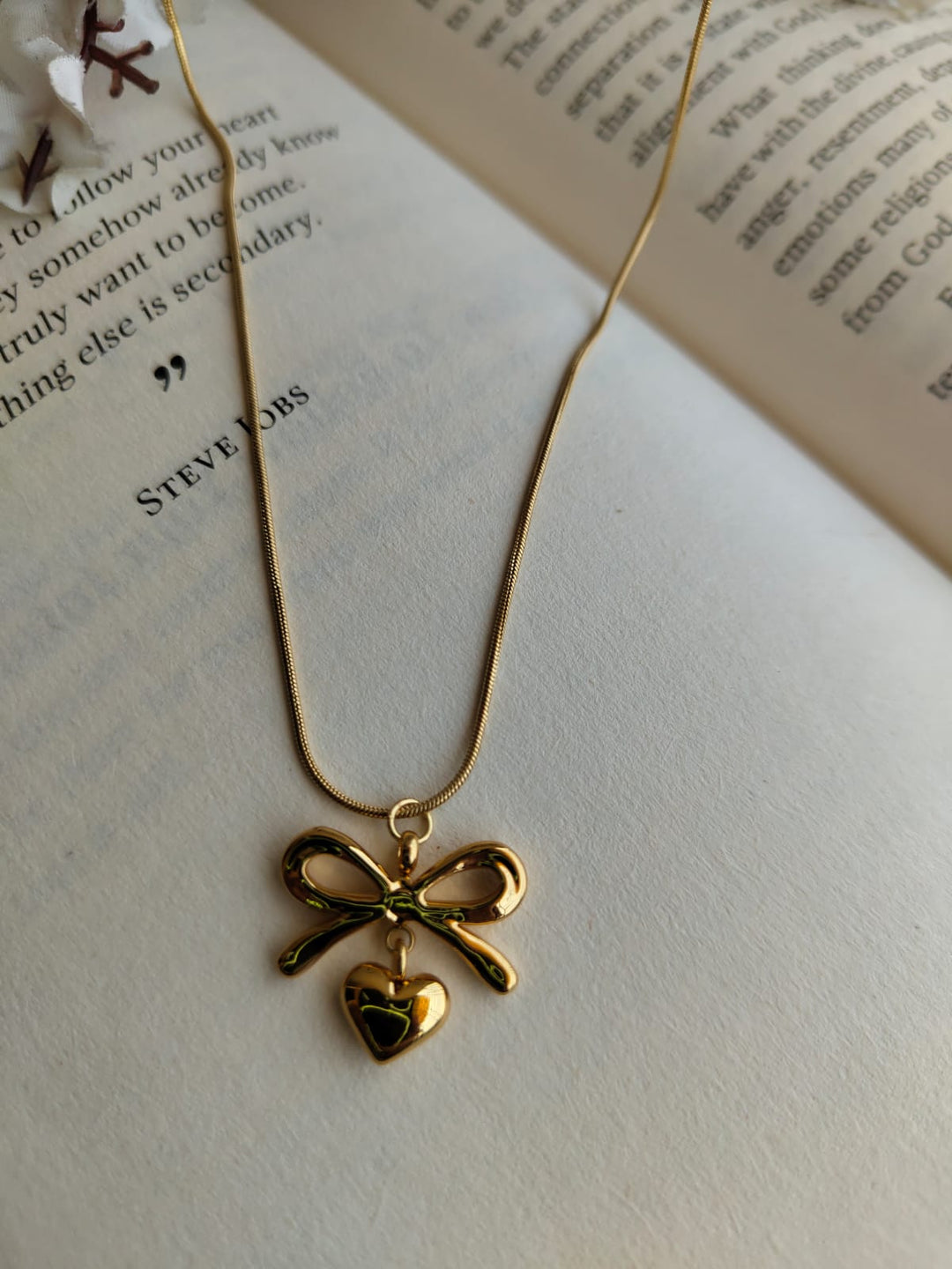 Bow and heart pendant necklace