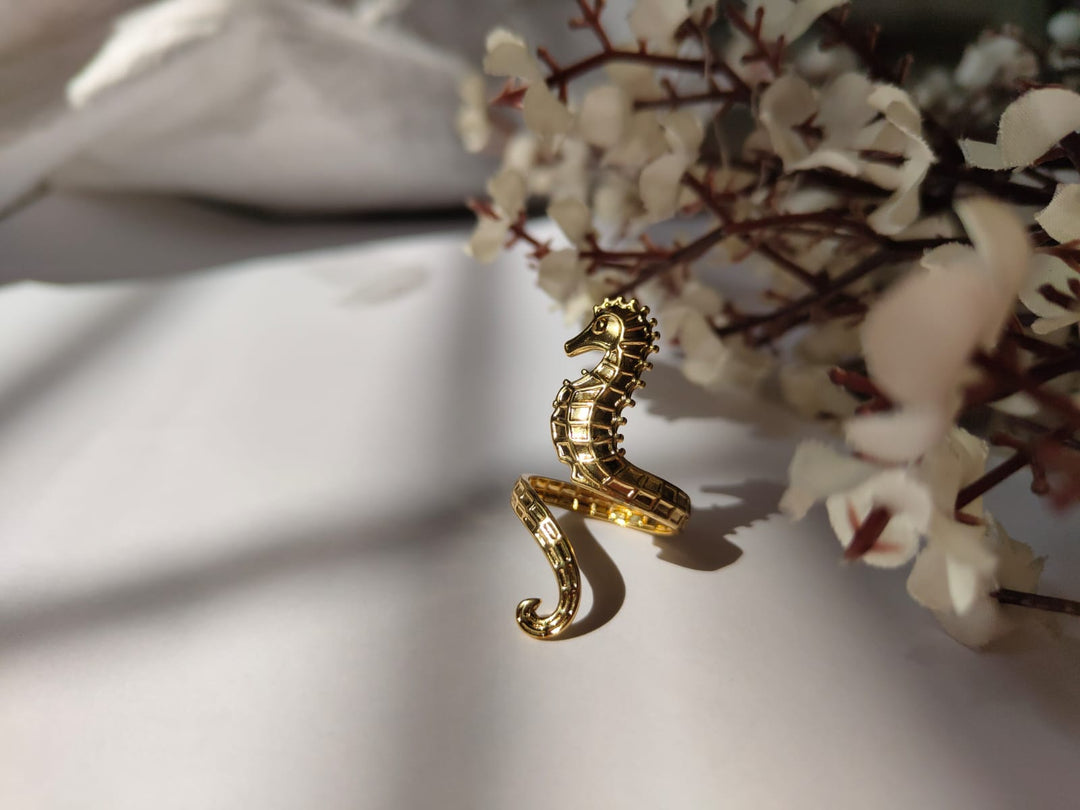 Elegant Seahorse Statement Ring ✨